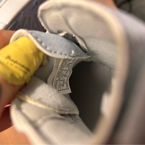 Brand new Ugg Velcro sneakers toddler 9 - Picture 7 of 7